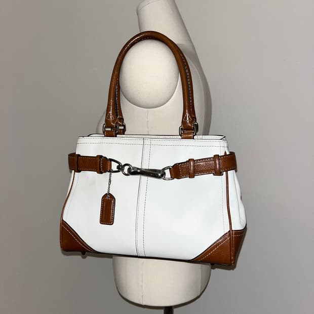 📦 Coach beige white Shoulder Bag