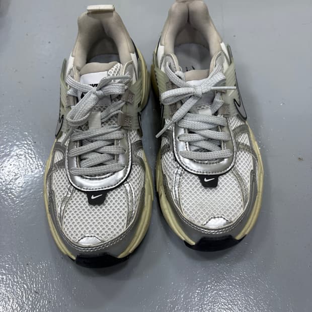 220 나이키 V2K 런 실버 운동화 0304J