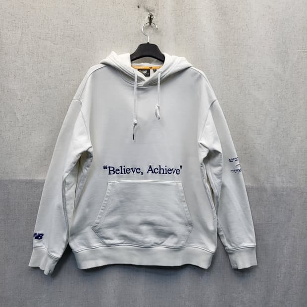 뉴발란스 Believe Achieve 후드티 화이트