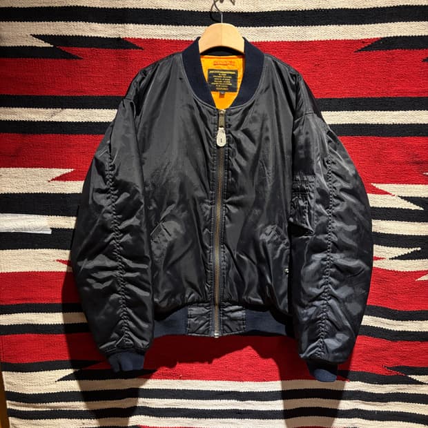 Reversible ITPLAIN ma-1 jacket /리버시블 마원