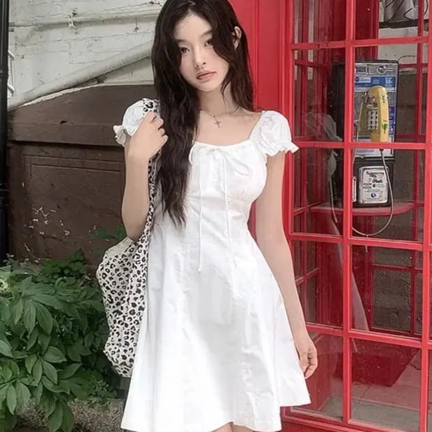 스퀘어넥 화이트 퍼프 미니 원피스