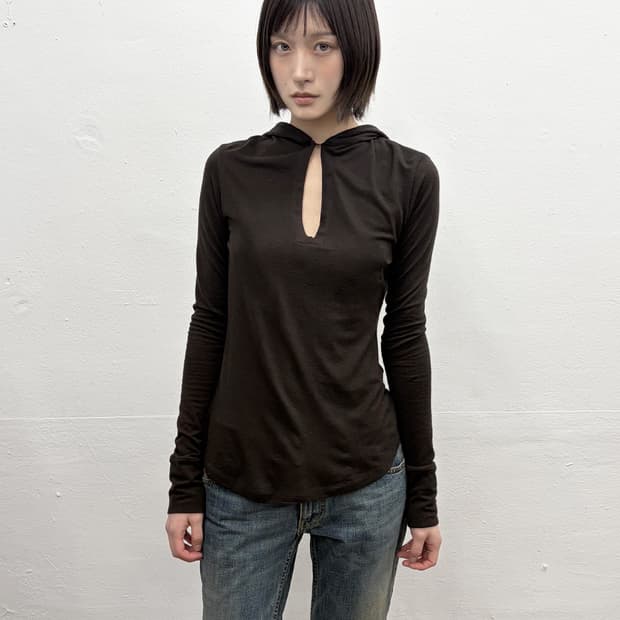 베로니크 브랑퀴뉴 키홀 후드 저지 탑