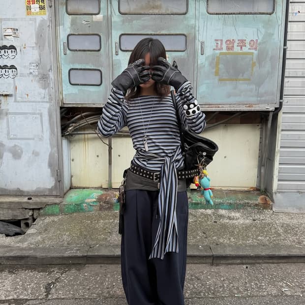 샌드릭 스트라이프 스트랩 티셔츠