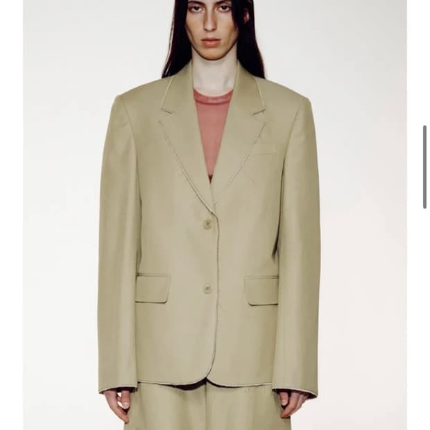 OPEN YY의 베이지색 블레이저 자켓