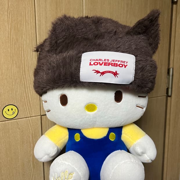 찰스제프리러버보이 24FW 플러피 청키 이어 비니 (착샷 O)