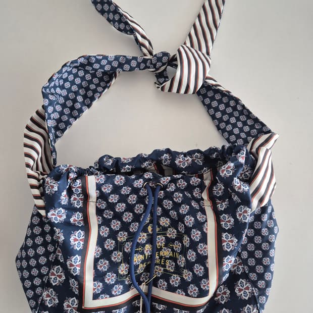 위위 리버서블 스카프 백