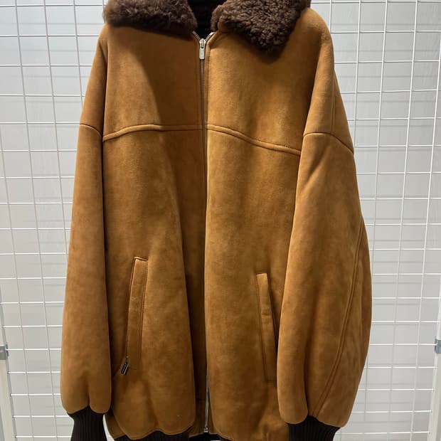 Miu miu 미우미우 무스탕 판매합니다
