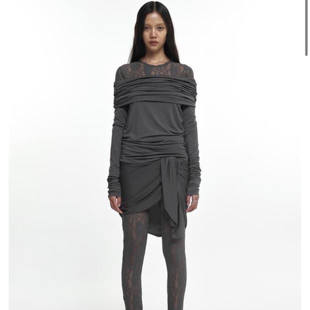 [새상품 / 택 미제거] NACHE 나체 드레이핑 롱 슬리브