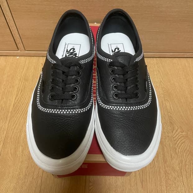 반스x화이트마운티니어링 어센틱 255