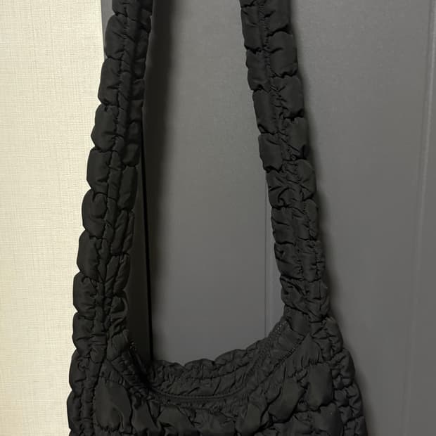 cos 퀼티드 메신저 크로스백