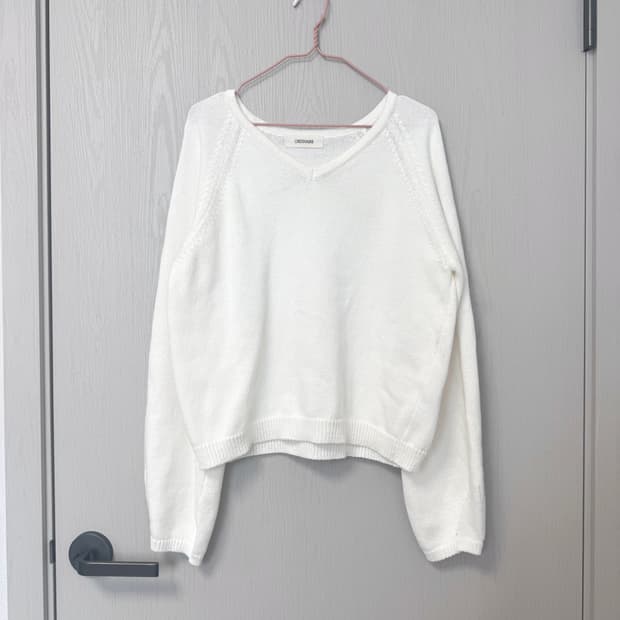 오디너리 브이넥 니트