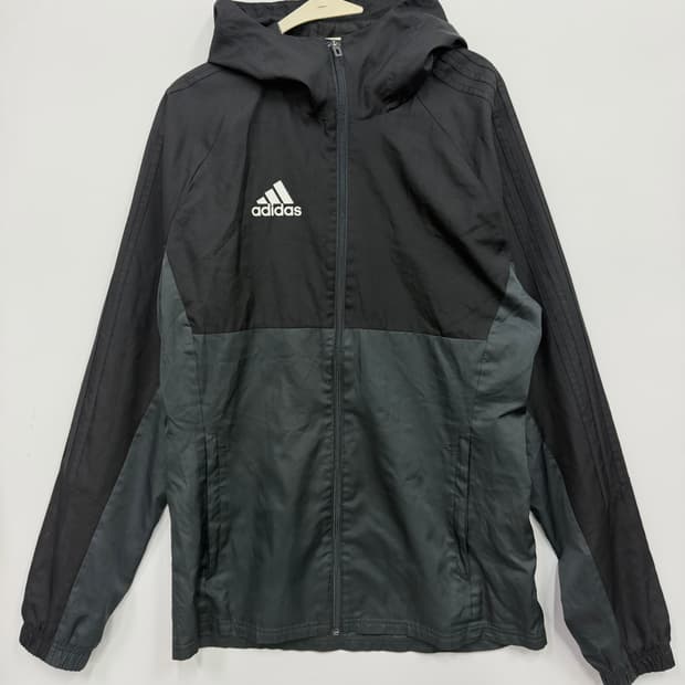 아디다스  바람막이