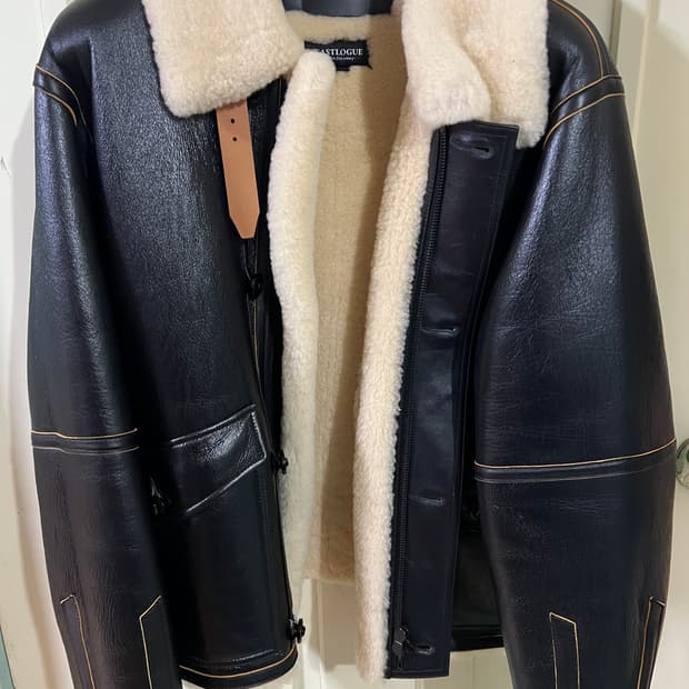 이스트로그 MK3 무스탕입니다.