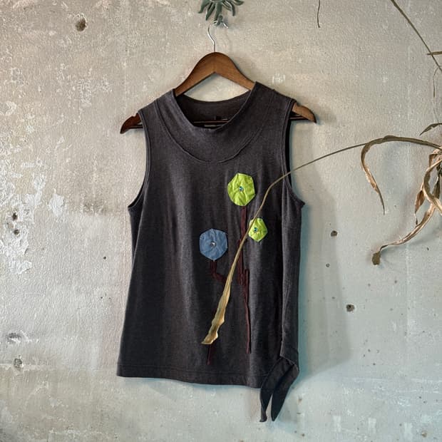 44-55 ) i+mu Patch Flower Sleeveless