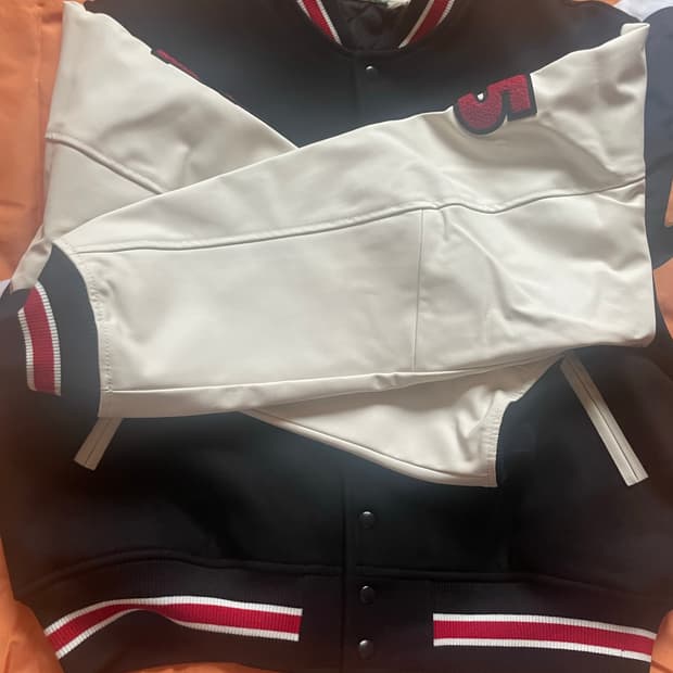 데님 티어스 바시티