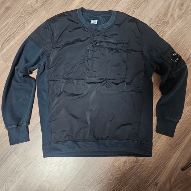 cp컴퍼니 포켓 맨투맨 M사이즈