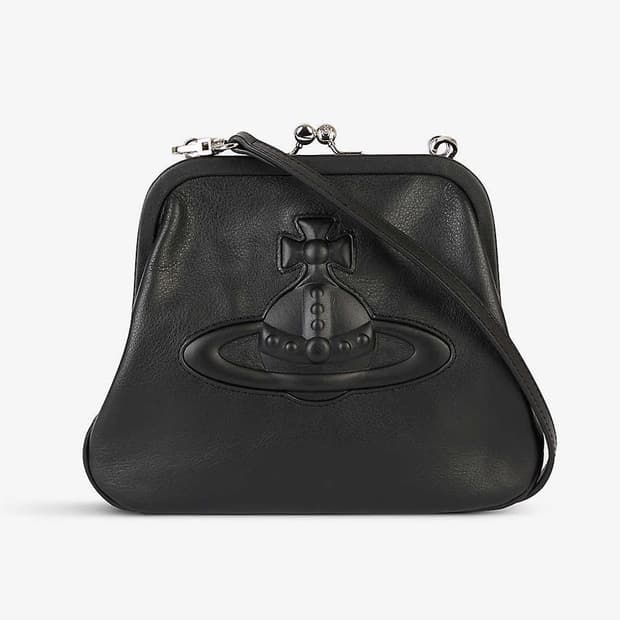 비비안웨스트우드 첼시 비비안 로고 엠버싱 클러치백