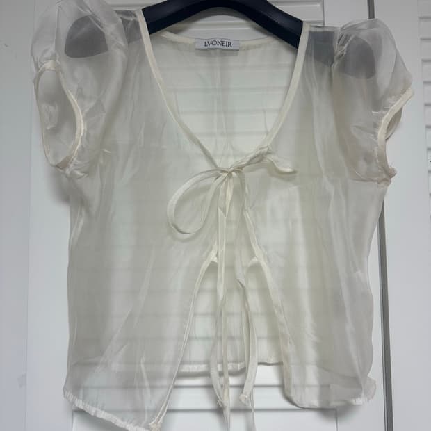 르보네어 메쉬 블라우스