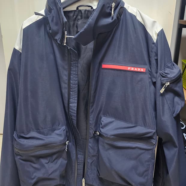 프라다 바람막이 자켓 XL사이즈 100정도