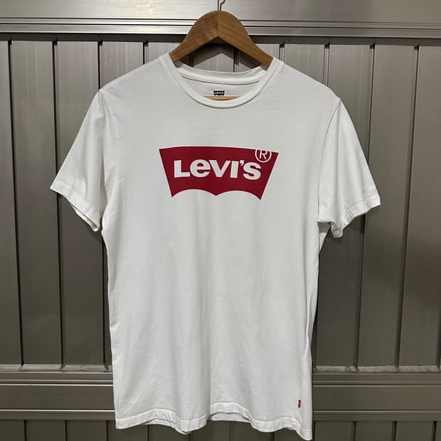 Levi’s White T-shirt 