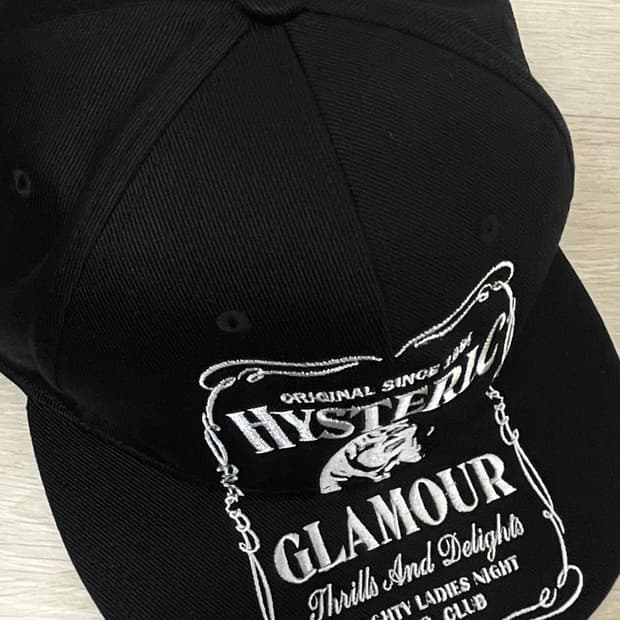 히스테릭 글래머 HYS 자수 캡 모자 블랙