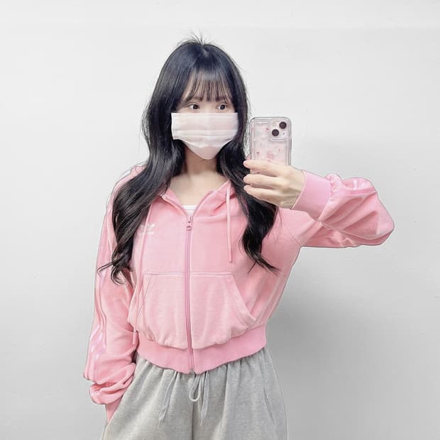 아디다스 베이비핑크 벨벳 크롭 후드집업 핑크