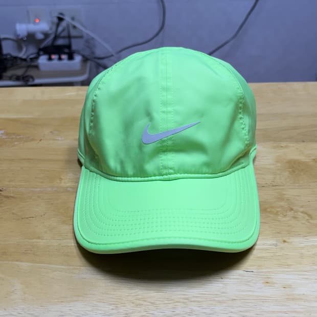 나이키 페더라이트 캡모자 네온