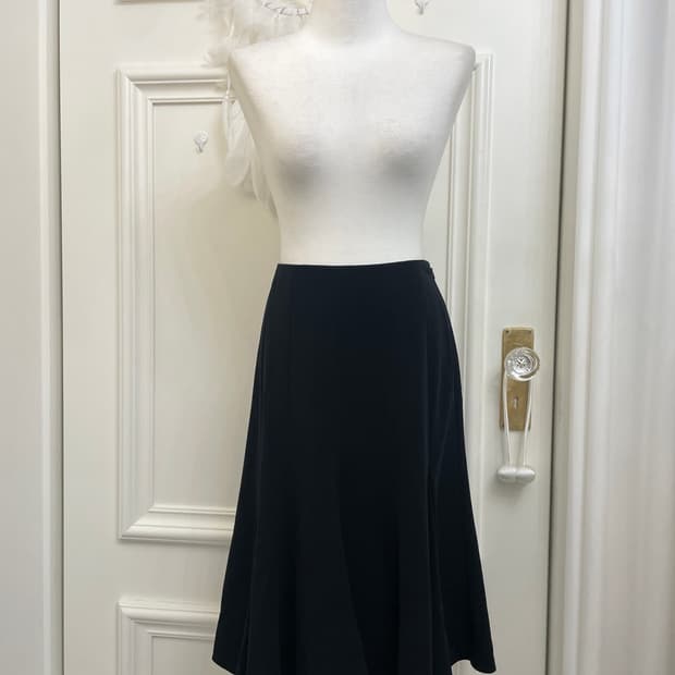 EPOCA beutiful black flare skirt
