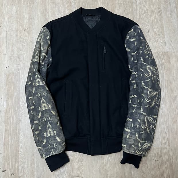 마르셀로불론 남성 스네이크 패턴 바시티자켓 L 