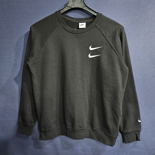 나이키 자수 블랙컬러 남성 105 맨투맨 