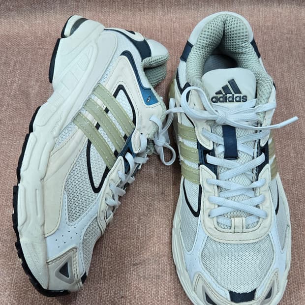 아디다스 240mm-  리스폰스 CL GX4594