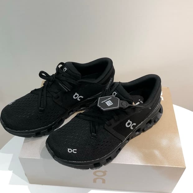 (W) 온 러닝 클라우드 X 4 블랙 이클립스 235