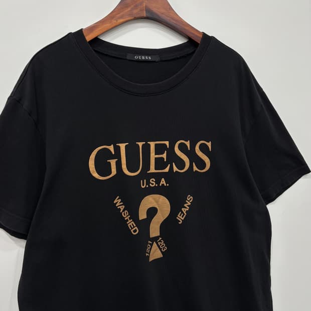  Guess 금장로고 반팔티 