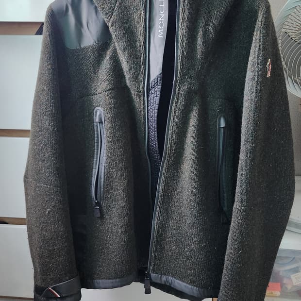 10회미만 착용 새상품급 몽클레어 모직후드 패딩~3사이즈