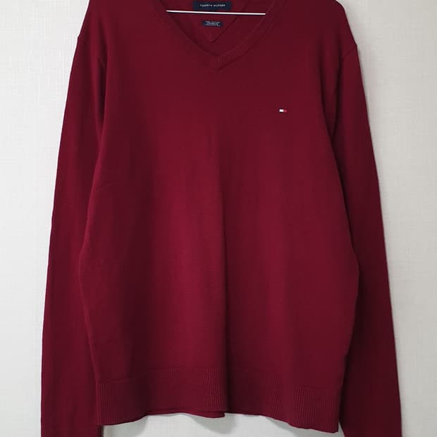 타미힐피거 브이넥 니트티 