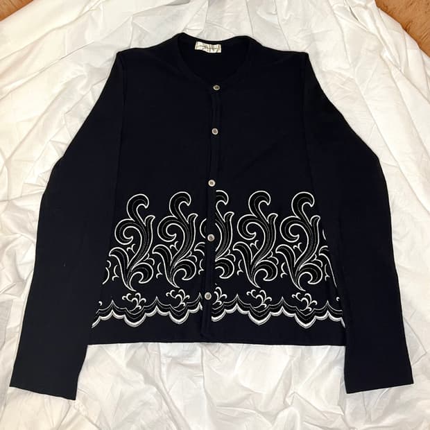 꼼데가르송 AD2001 블랙 바로크 벨벳 자수 가디건
