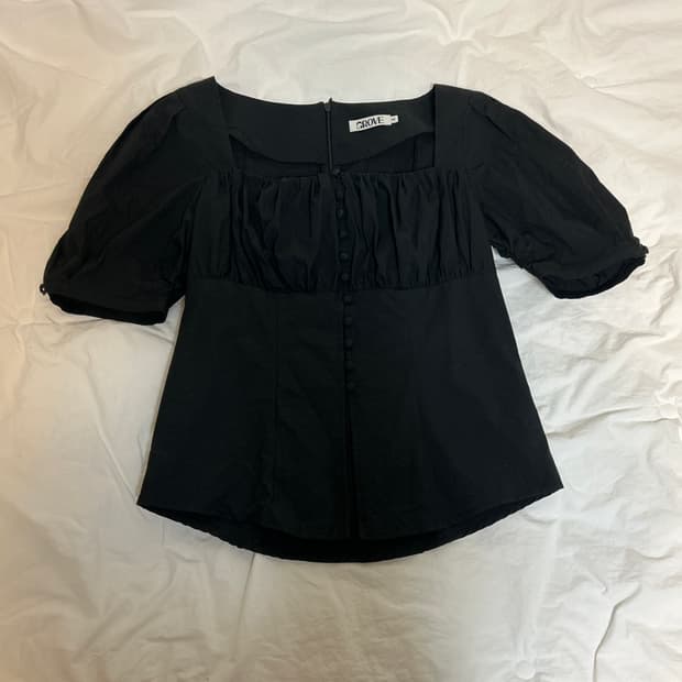 그로브 스퀘어넥 블라우스 블랙