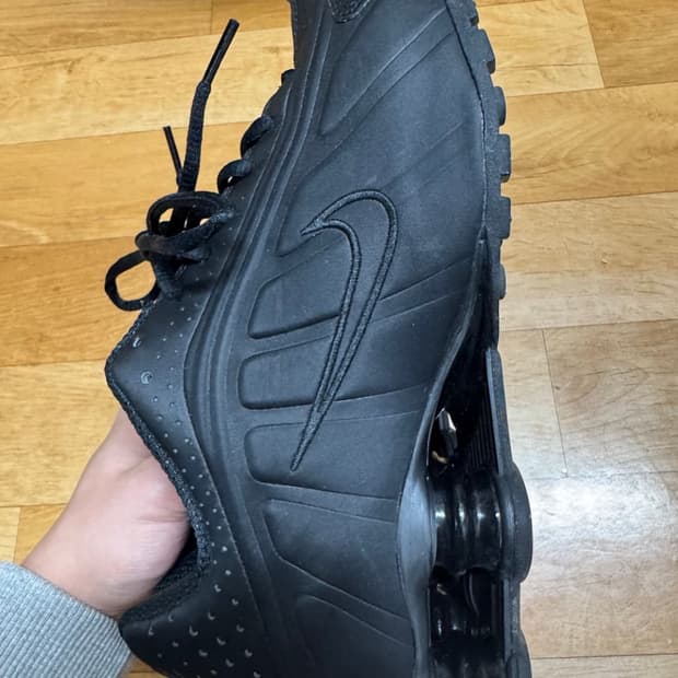 나이키 샥스 R4 블랙