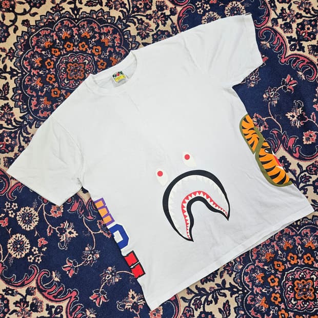 베이프(BAPE) 샤크 타이거 반팔티셔츠 L size