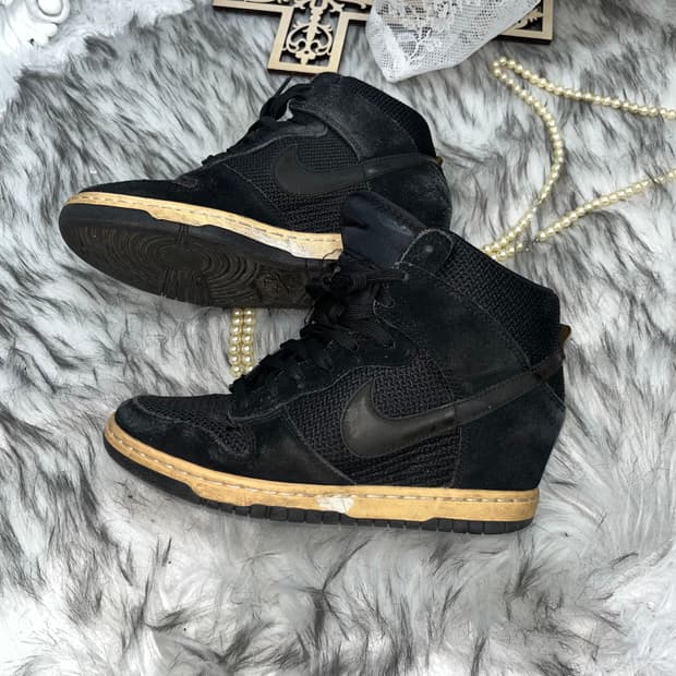 Nike 웨지힐 스니커즈