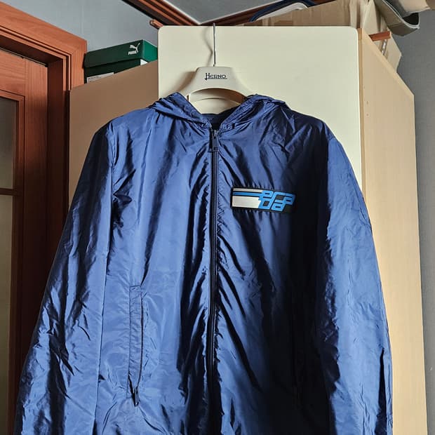 프라다 바람막이 자켓 점퍼 집업 후드 prada