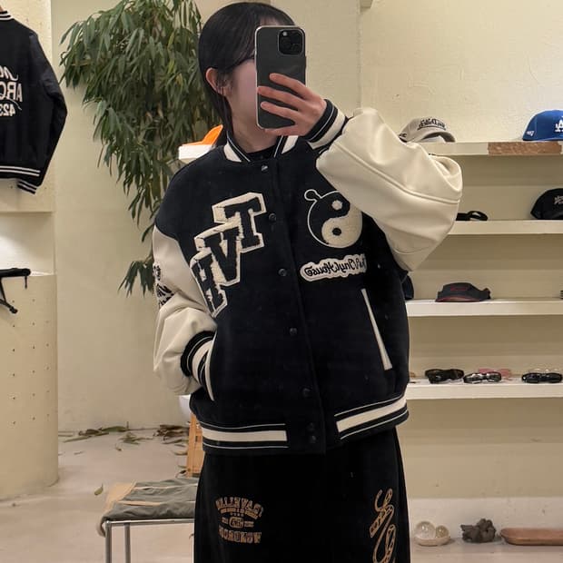 더바이닐하우스 빅로고 패치 레더 모직 바시티 자켓 U300