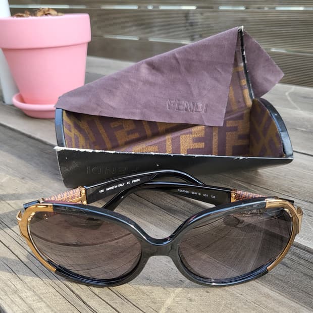 남녀공용(새제품 정품 Fendi)일본구매 한번도 착용안한 새제품