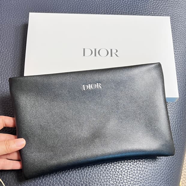 디올 뉴록 가죽 클러치백