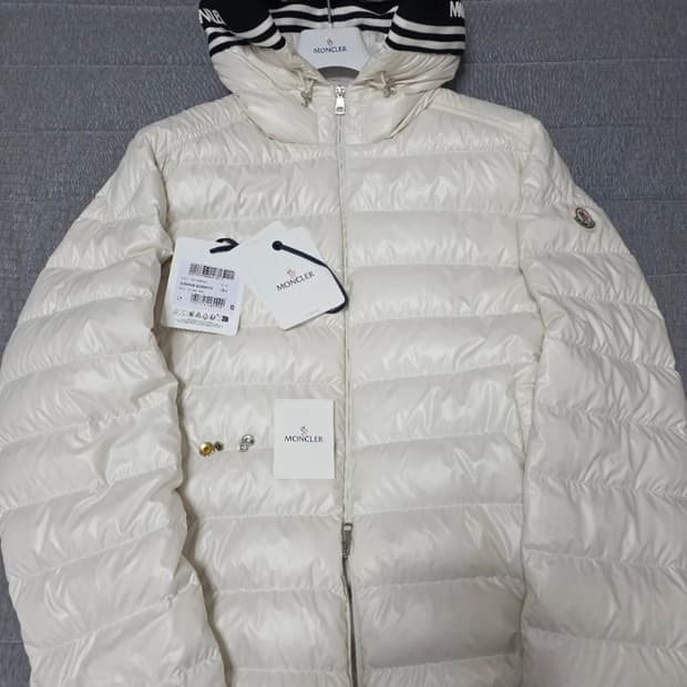 몽클레어 패딩 후드 Cornour