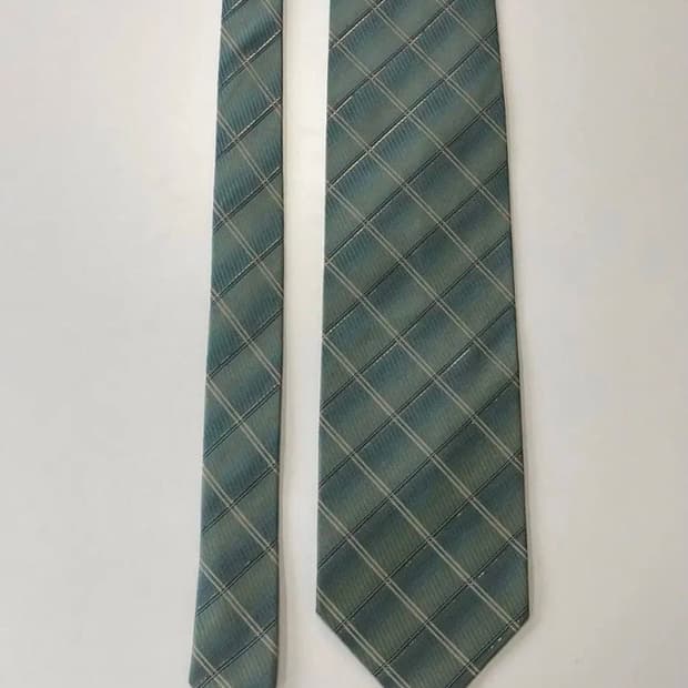 니나리치 넥타이