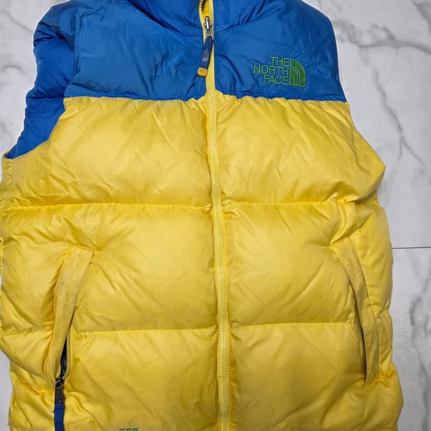 노스페이스 700 다운 베스트입니다.
