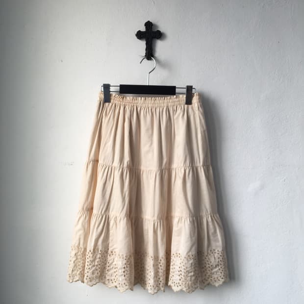 Punching point midi skirt
