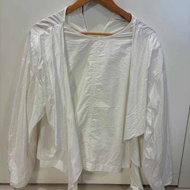 오스더 드레이프 블라우스