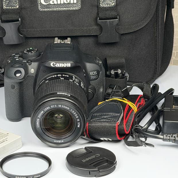 캐논 EOS 700D DSLR 카메라